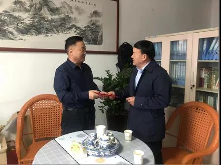 敦煌种业领导看望慰问公司老干部、老党员及困难党员职工