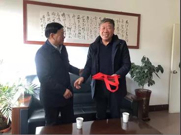 敦煌种业领导看望慰问公司老干部、老党员及困难党员职工