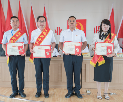 表彰先进 树立榜样 创先争优 引领奋进 —— 敦煌种业召开2022－2023年度创先争优表彰大会