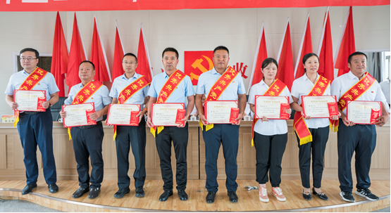 表彰先进 树立榜样 创先争优 引领奋进 —— 敦煌种业召开2022－2023年度创先争优表彰大会