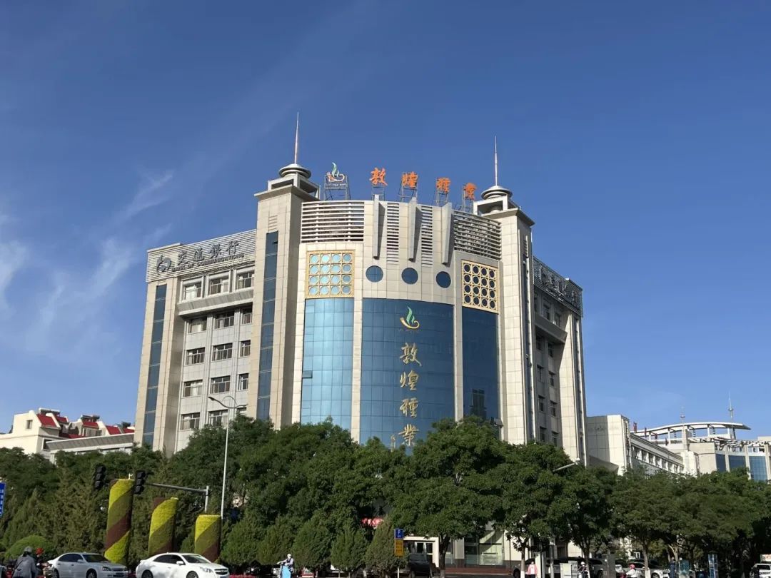 敦煌种业公司:播撒“希望种” 耕耘“梦想田”